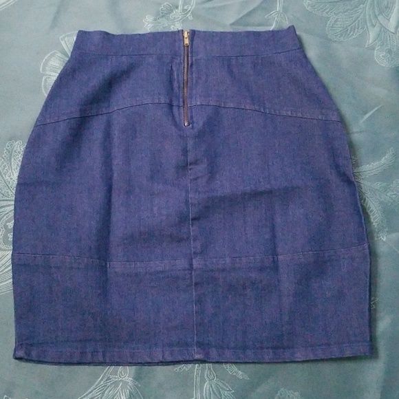 Cute VTG Dark Wash Jean Skirt - Picture 4 of 7